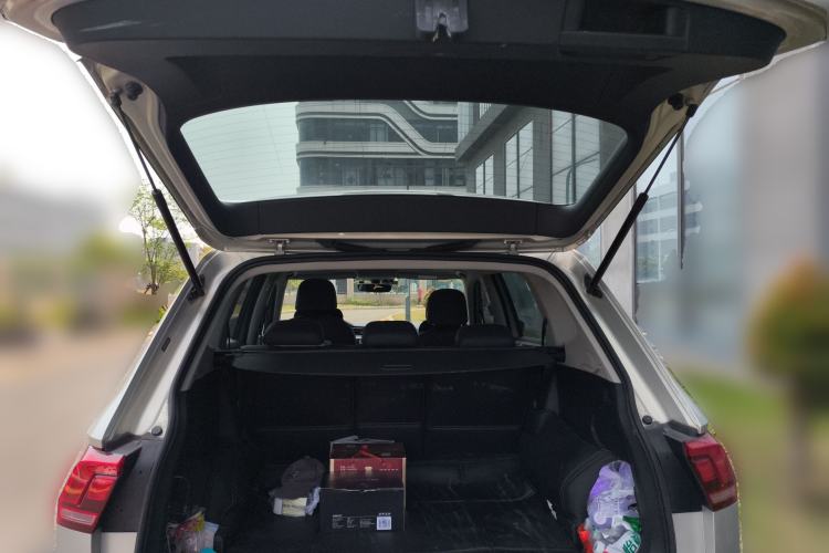 Used Volkswagen Tiguan L 2017 330TSI Automatic Two-Wheel Drive Luxury Edition Trunk