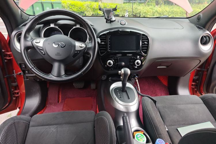 Used Infiniti ESQ 2014 1.6L Spontaneous Edition Center Console