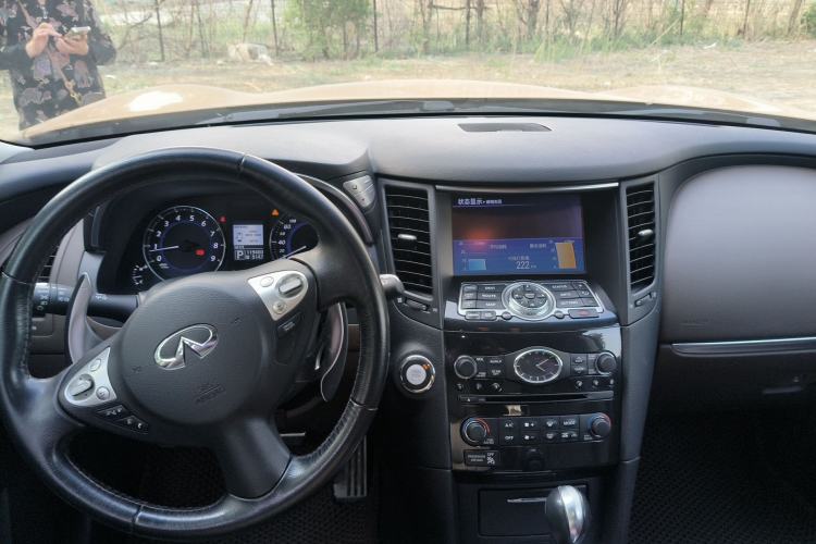 Used Infiniti FX 2013 FX37 Supreme Edition Center Console