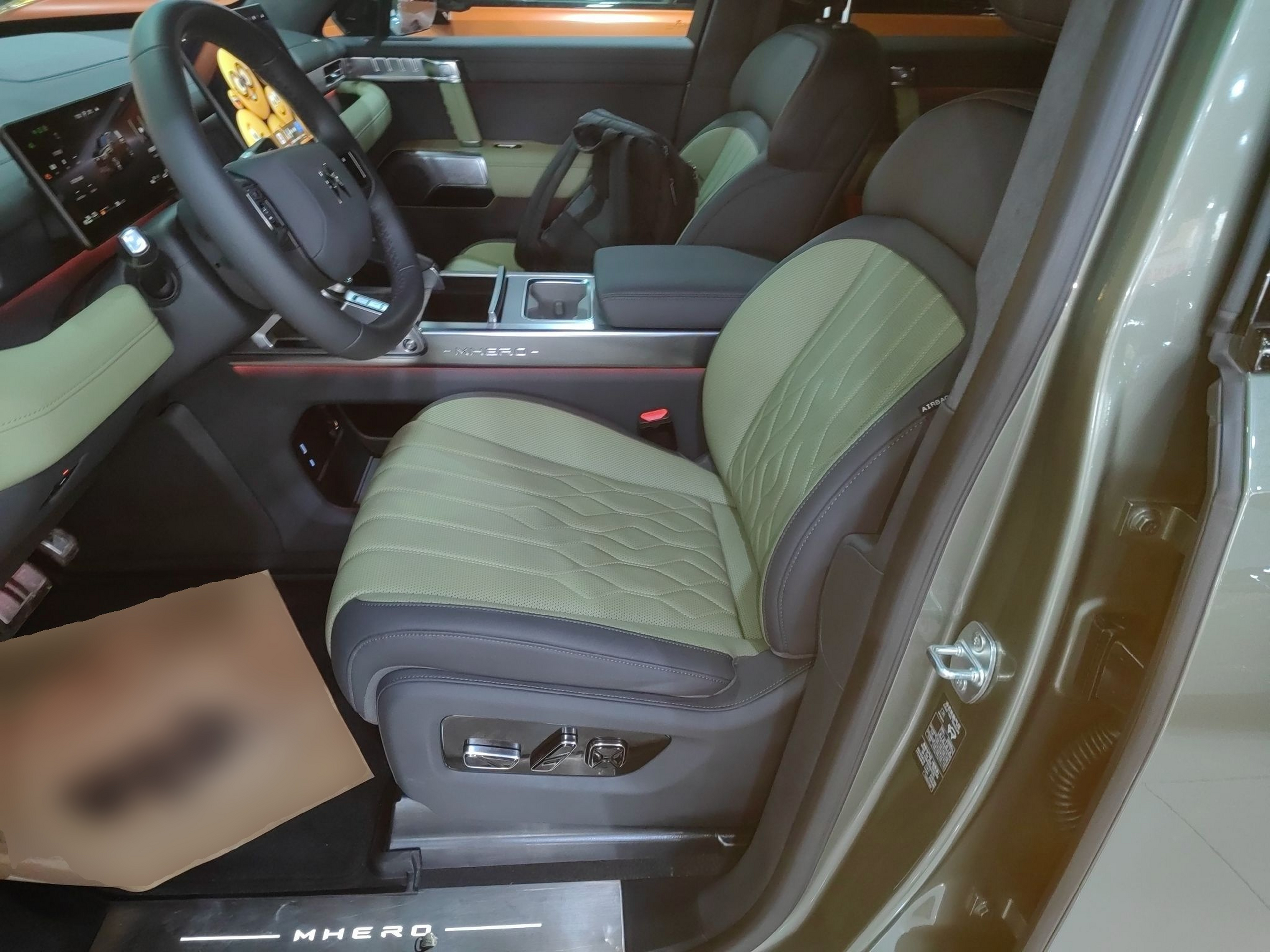 Переднее сиденье в автомобиле