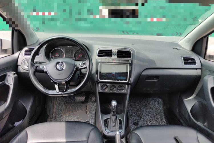 Used Volkswagen Polo 2016 1.6L Automatic Comfort Model Center Console