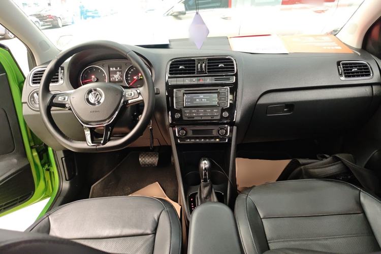 Used Volkswagen Polo 2014 1.6L Automatic Luxury Edition Center Console