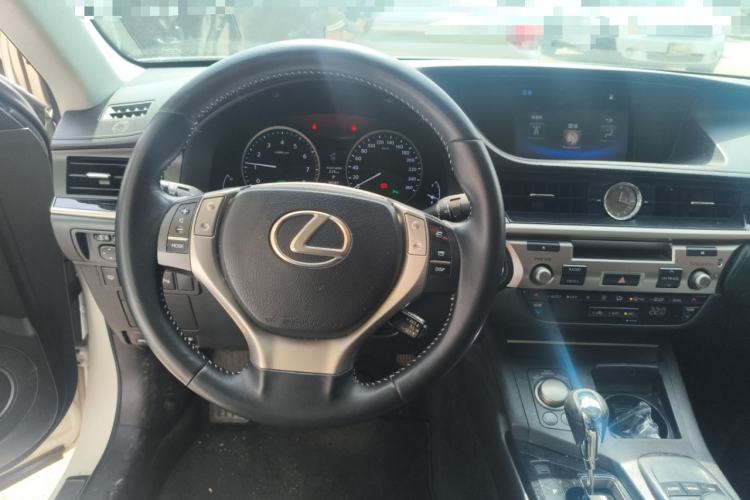 Used Lexus ES 2014 300h Elite Edition Steering Wheel