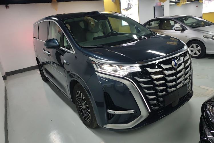 Used Denza D9 2025 DM-i Intelligent Drive 1020 Four-Wheel Drive Flagship Model