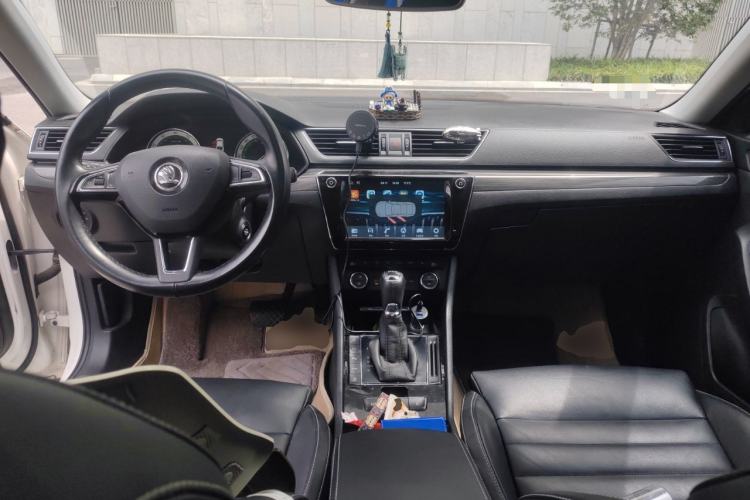 Used Skoda Superb 2018 TSI330 DSG Luxury Edition China V Standard Center Console