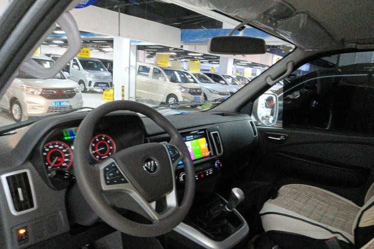 Used Foton Scenic G5 2024 2.0L Gasoline Commercial & Travel Version Passenger Van 7/9 Seats Model DAN20L