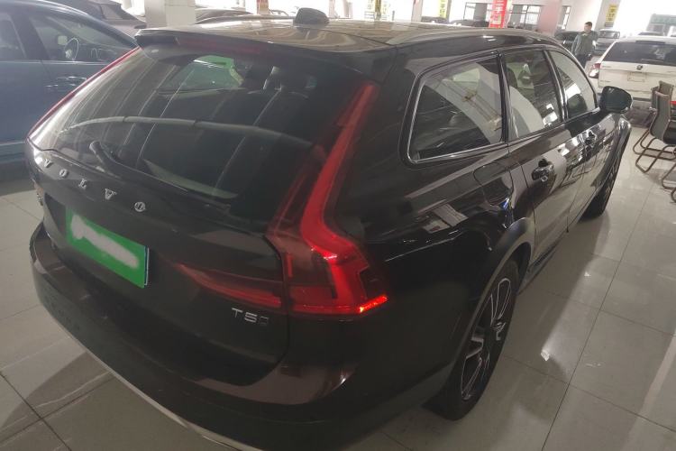 Used Volvo V90 2017 Cross Country T5 AWD Prestige Edition Rear Right 45 Deg