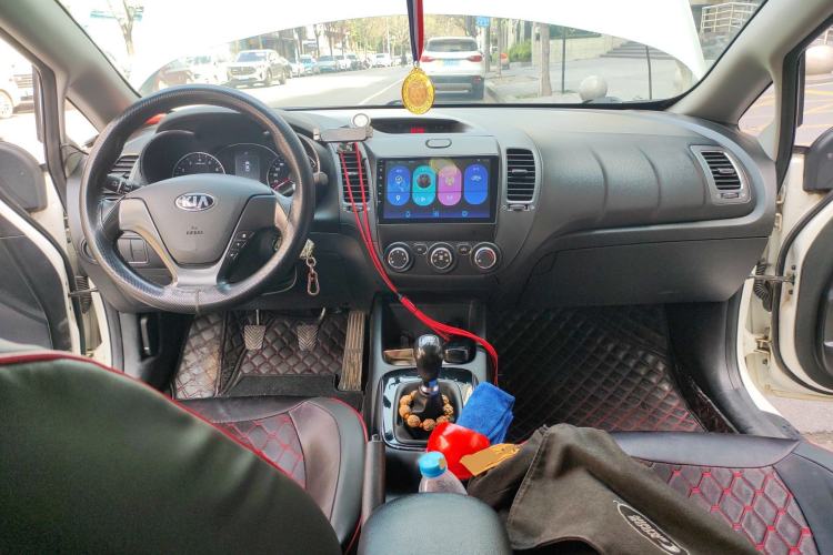 Used Kia K3 2016 1.6L Manual GL Center Console