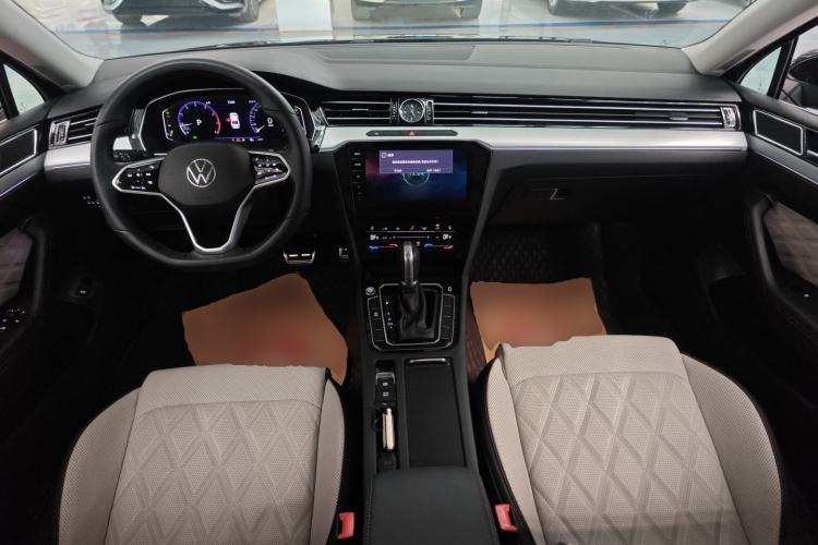 Used Volkswagen Magotan 2024 2 Million Units Zhongxiang Version 330TSI DSG Luxury Edition
