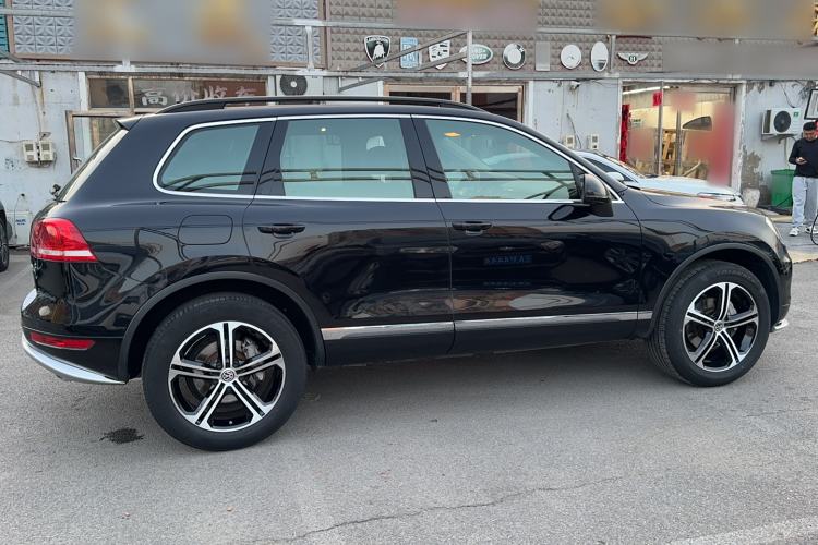 Used Volkswagen Touareg 2011 3.0 TSI Comfort Version Exterior 5