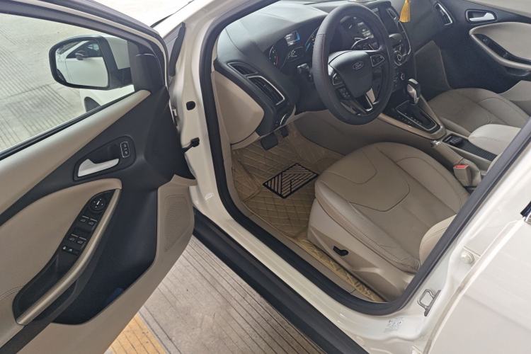 Used Ford Focus 2015 Sedan EcoBoost 180 Automatic Flagship Model
