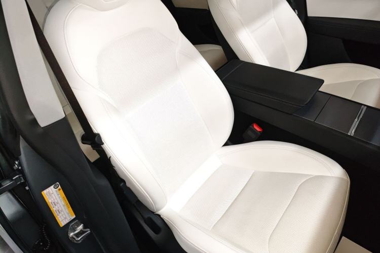 Used Tesla Model Y 2025 Rear-Wheel-Drive Version Right Front Seat