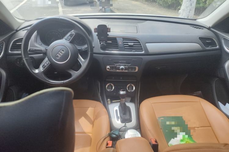 Used Audi Q3 2015 30 TFSI Ambition Edition Center Console