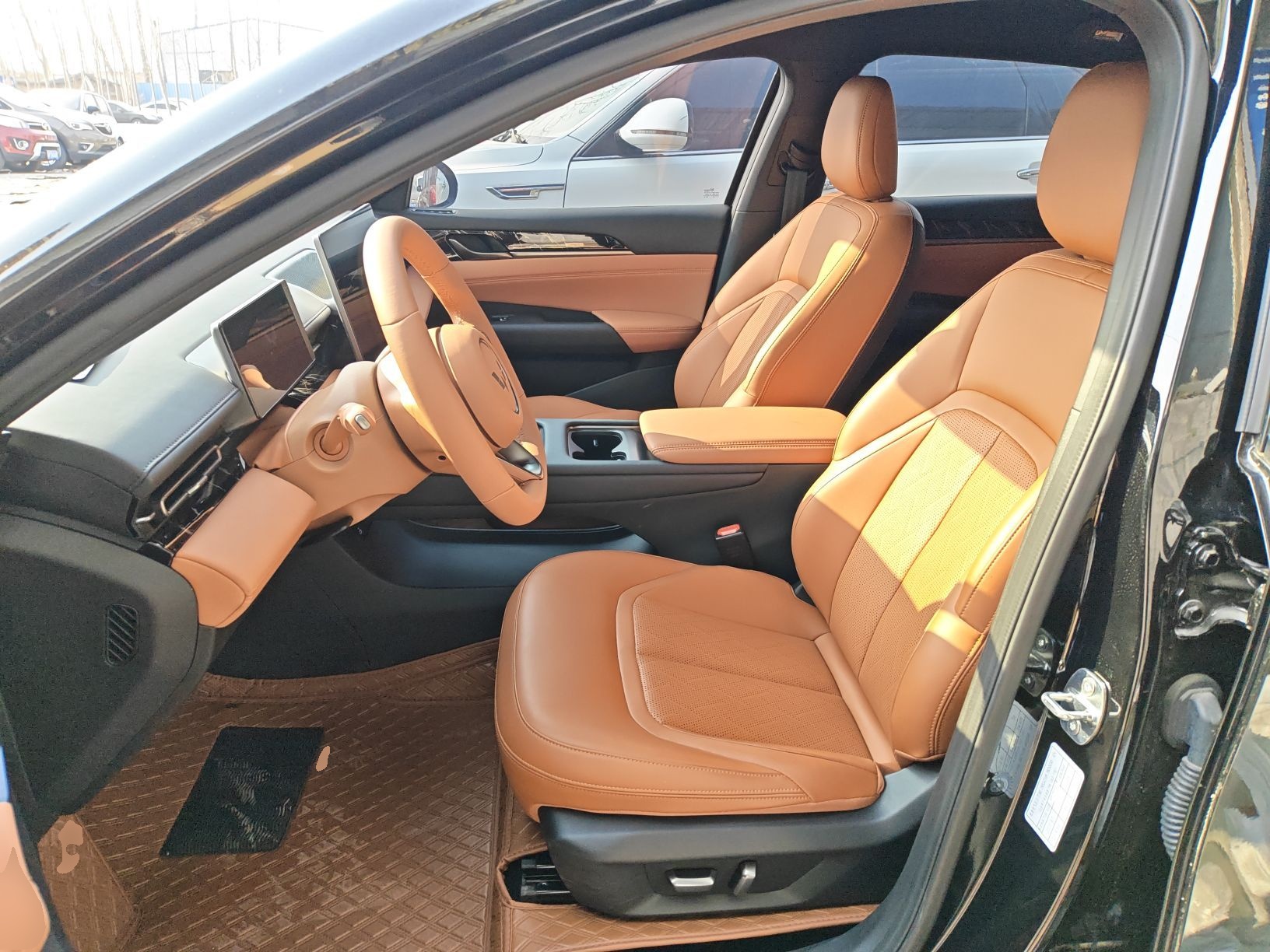 المقاعد الأمامية داخل السيارة