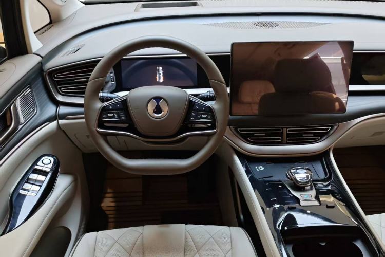 Used Denza D9 2022 EV 600 Four-Wheel Drive Prestige Model