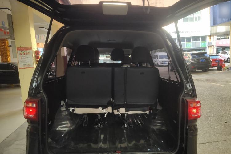 Used FORTHING Lingzhi 2023 M5L 1.6L Base Model 7 Seats
