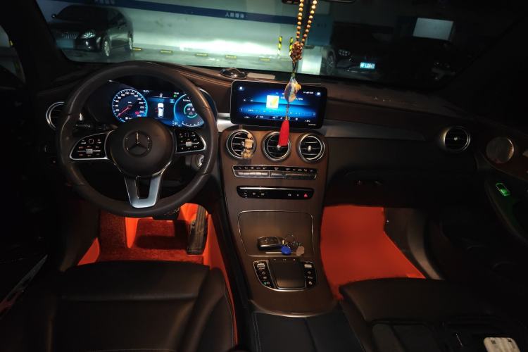 Used Mercedes-Benz GLC 2020 Facelift GLC 300 L 4MATIC Dynamic Edition Interior 2