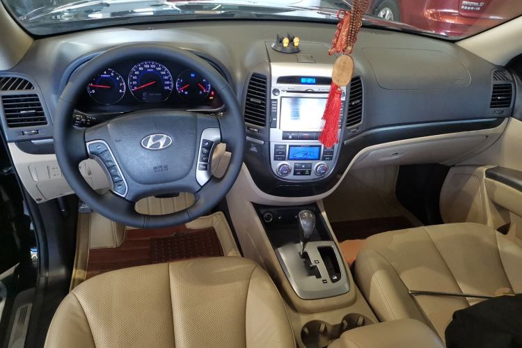 Used Hyundai Santa Fe Classic 2012 2.4 Supreme Edition 5-Seater Two-Wheel Drive Center Console