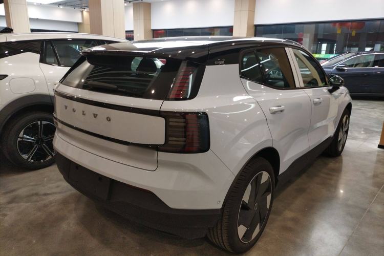 Used Volvo EX30 2025 Rear-Drive Long-Range Version Ultra