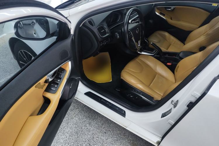 Used Volvo V40 2017 T3 Zhiyi Edition