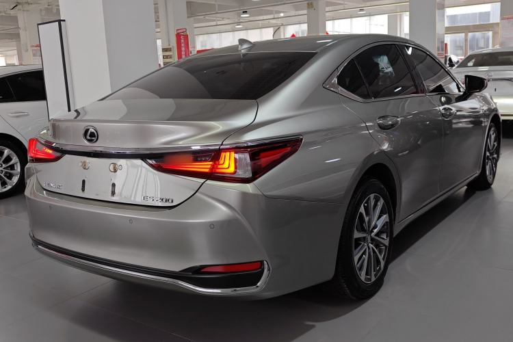 Used Lexus ES 2023 200 Excellence Edition
