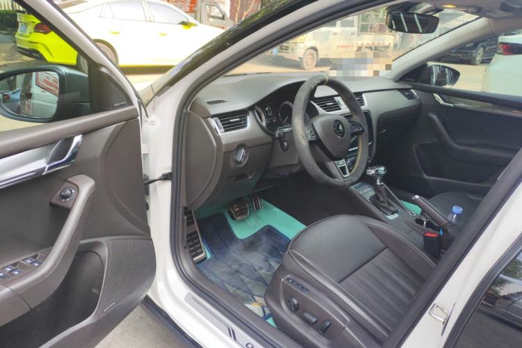 Used Skoda Octavia 2019 TSI280 DSG Flagship Wagon China VI Standard Driver Seat