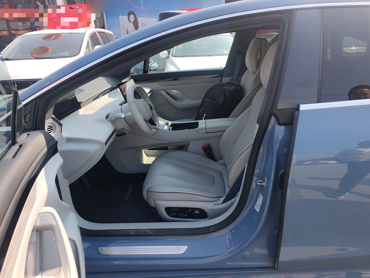 Переднее сиденье в автомобиле