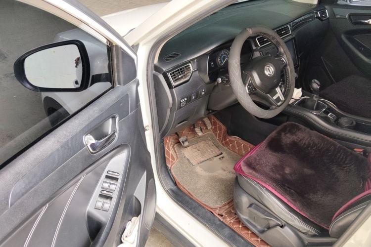 Used Dongfeng Fengon 580 2016 1.5T Manual Luxury Edition Driver Seat