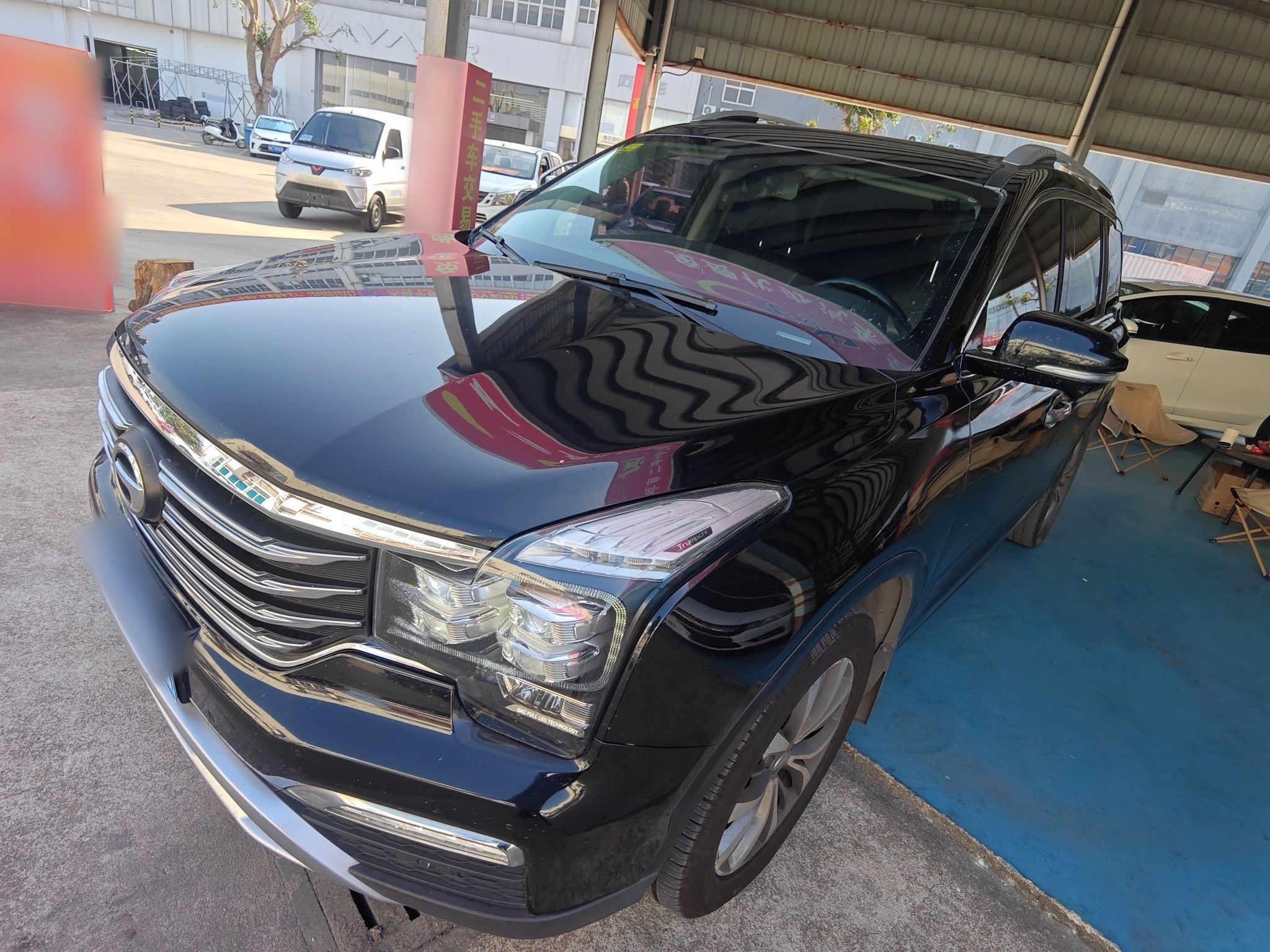 Под передней частью автомобиля