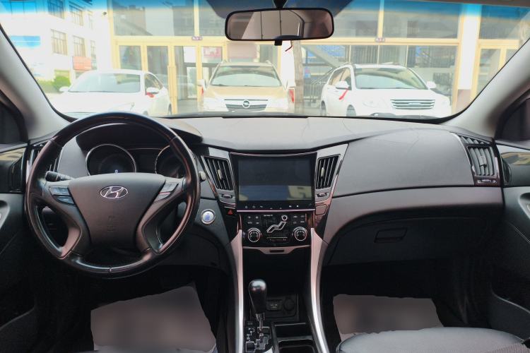 Used Hyundai Sonata 2014 2.4L Automatic Leading Edition China V Standard Center Console