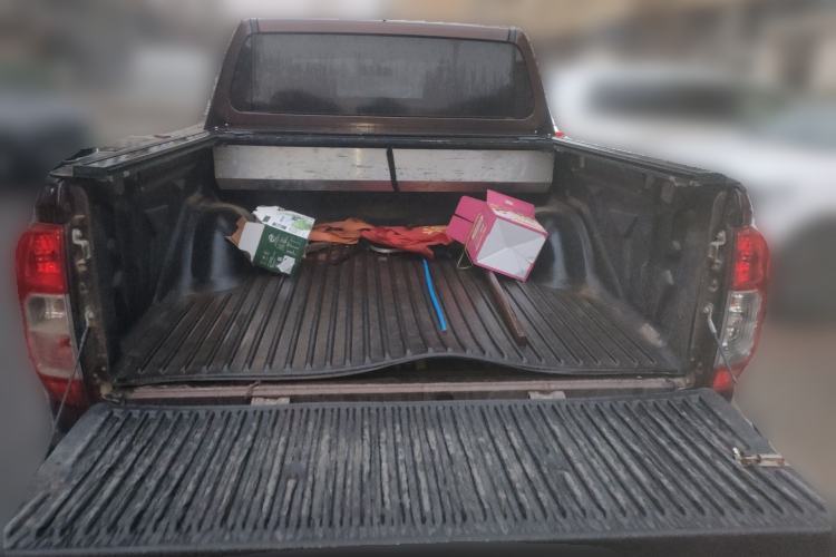 Used Nissan Navara 2017 2.5L Manual 4x4 Standard Edition QR25 Trunk