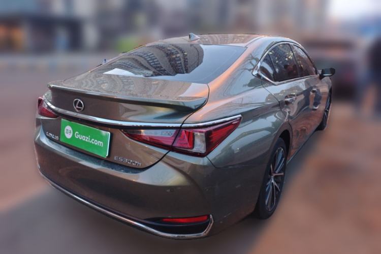 Used Lexus ES 2022 300h Deluxe Edition