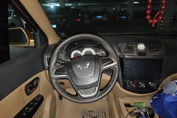 Used Wuling Hongguang 2013 1.2L S Comfort Model China IV Standard Steering Wheel