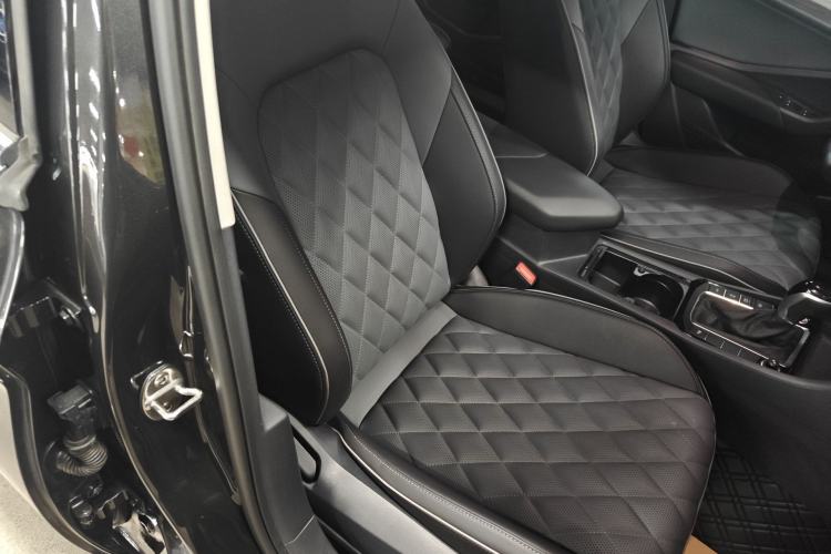 Used Volkswagen Sagitar 2025 300TSI DSG Excellence Edition Right Front Seat