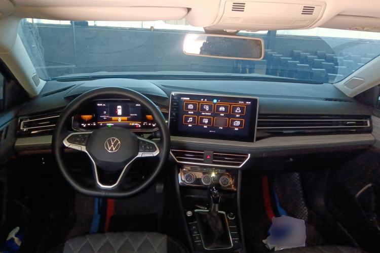 Used Volkswagen Sagitar 2025 Revised 300TSI DSG Excellence Edition Center Console