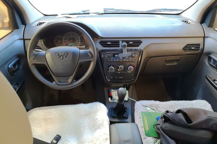 Used Wuling Zhiguang V 2018 1.2L Standard Model LMH