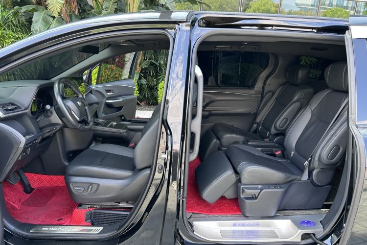 Used Toyota SIENNA 2023 2.5L Hybrid Deluxe Edition Interior 6