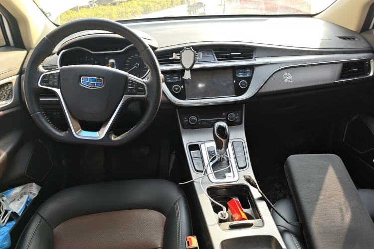 Used Geely Auto Emgrand GS 2017 Elegant Edition 1.3T Automatic Smart Connectivity Model Center Console