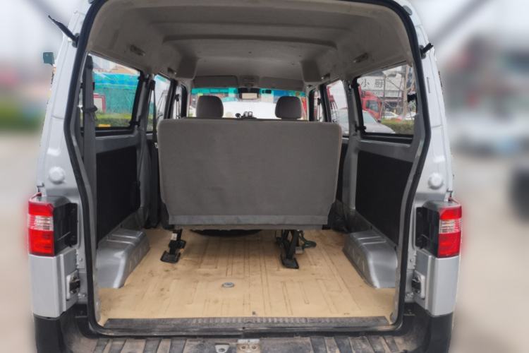 Used Jinbei Hiace X30 CNG 2023 1.5L Natural Gas Super-Enjoyment Passenger Van 5/6/7 Seats No Air Conditioning SWCC15M
