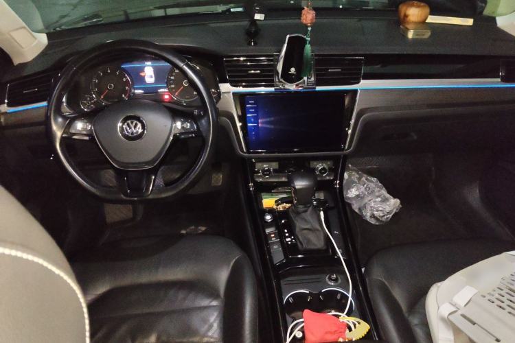 Used Volkswagen Phideon 2018 Revised Version 380TSI Two-Wheel Drive Business Edition Center Console