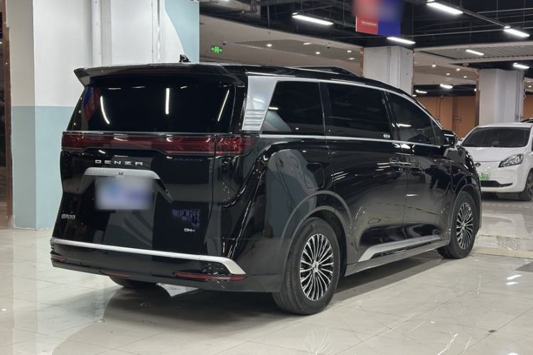 Used Denza D9 2022 DM-i 1040 Prestige Model