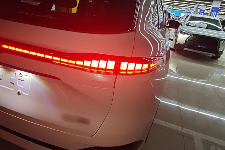 Used CHANGAN CS75 PLUS 2025 4th Generation 1.5T New Blue Whale Smart Luxury Edition Right Rear Taillight