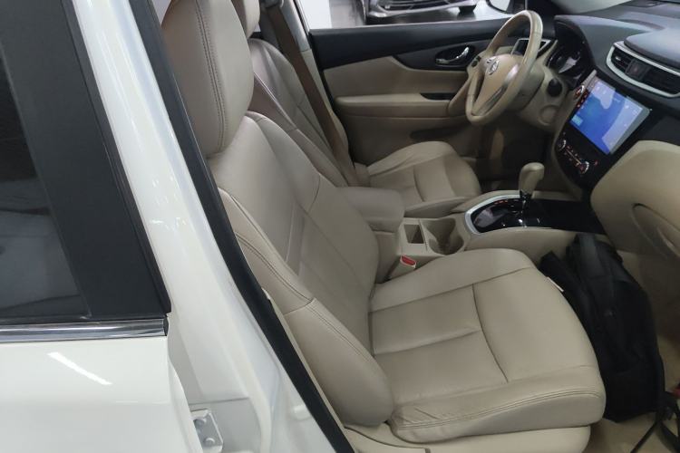 Used Nissan X-Trail 2014 2.0L CVT Comfort Edition 2WD Right Front Seat