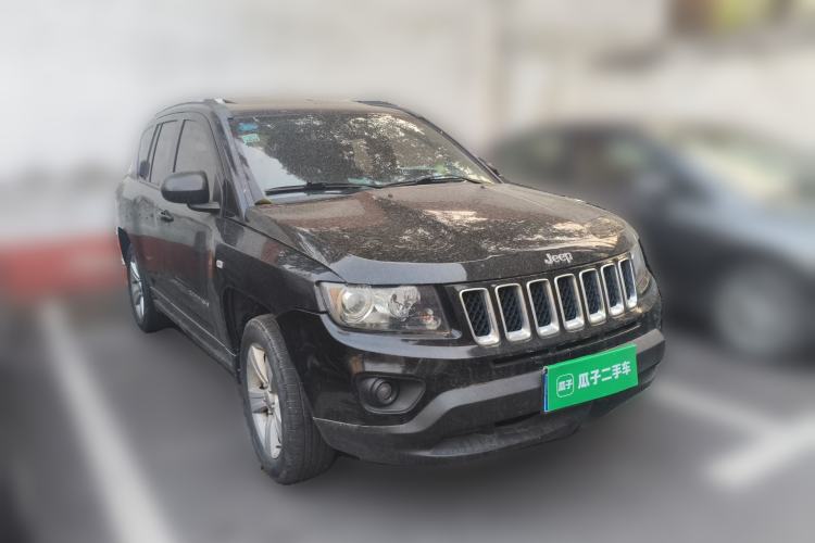 Used Jeep Compass 2015 2.0L two-wheel drive sport version Front Right 45 Deg