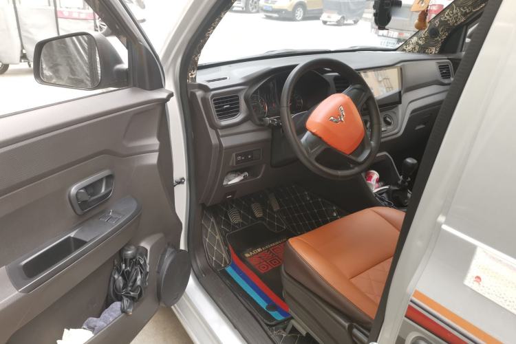 Used Wuling Hongguang V 2019 1.5L Jingqu Edition Sealed-Window Vehicle China VI LAR
