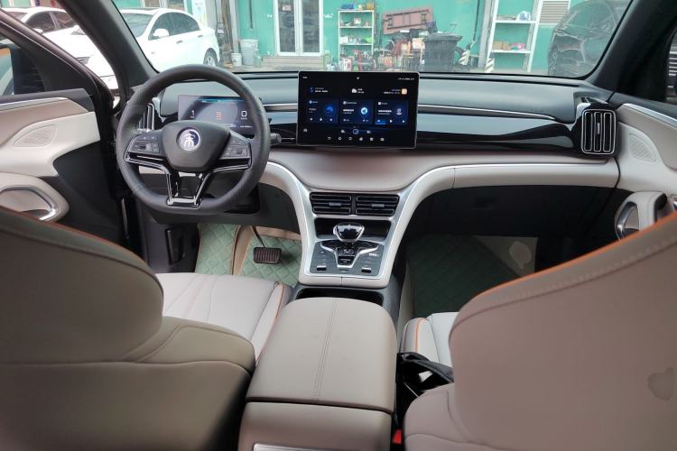 Used BYD Song Pro New Energy 2024 HONOR Edition DM-i 110KM Beyond Model Center Console
