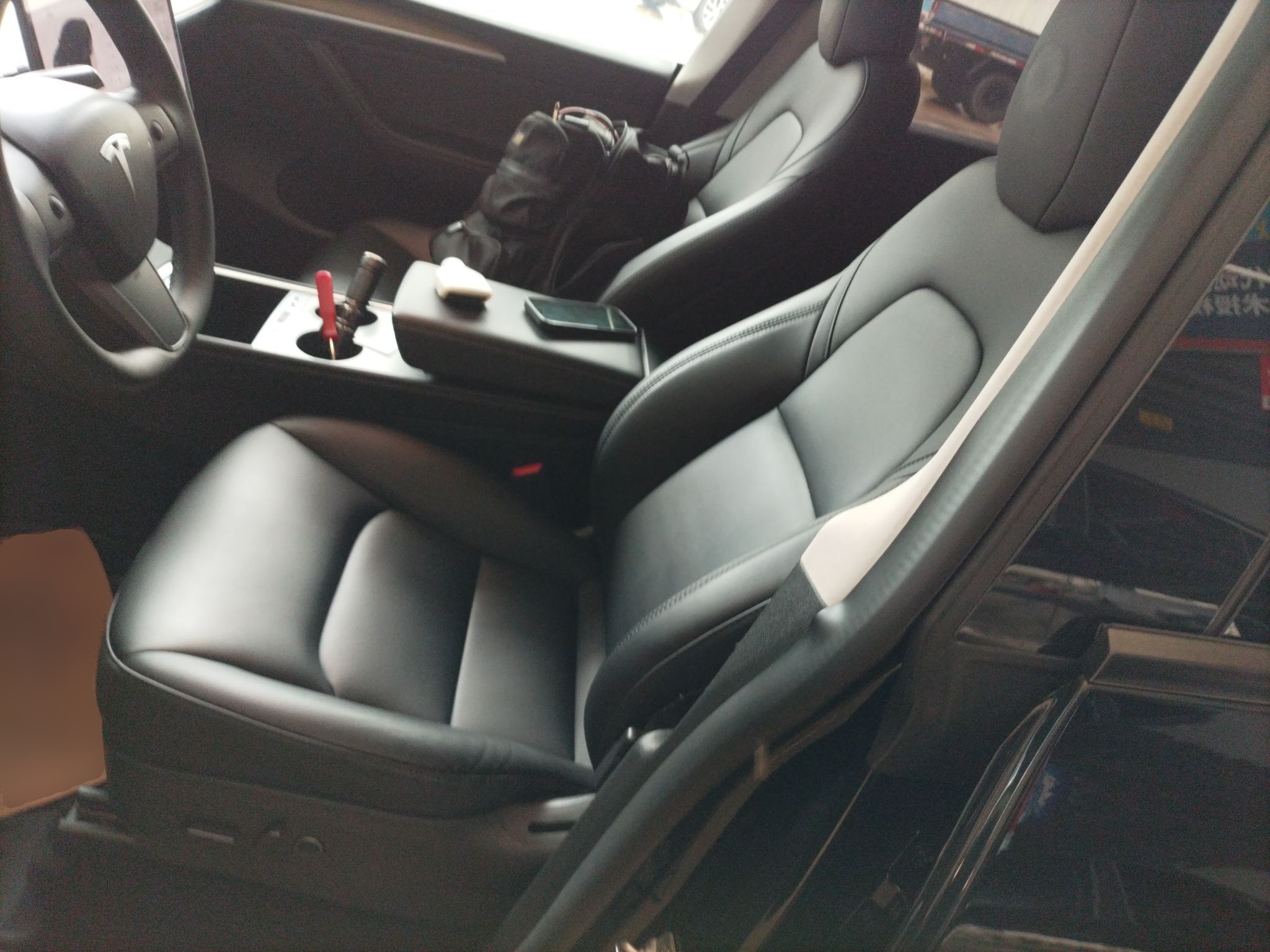 Переднее сиденье в автомобиле
