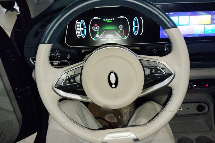 Used ORA Good Cat 2023 401 km Standard Range Luxury Version Lithium Iron Phosphate Steering Wheel