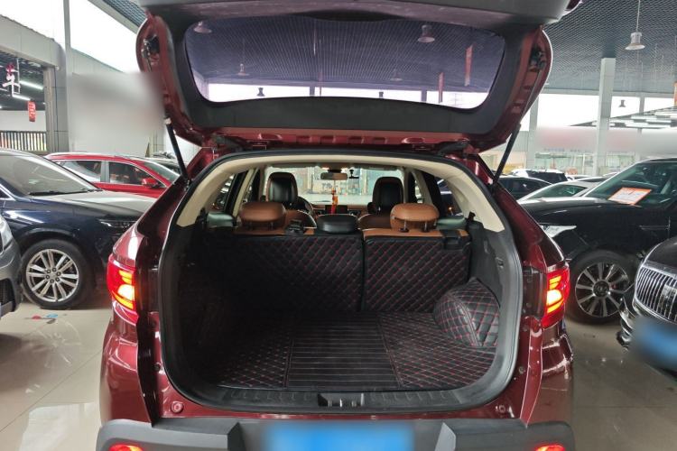 Used Soueast DX7 2015 1.5T Automatic Elite Model Trunk