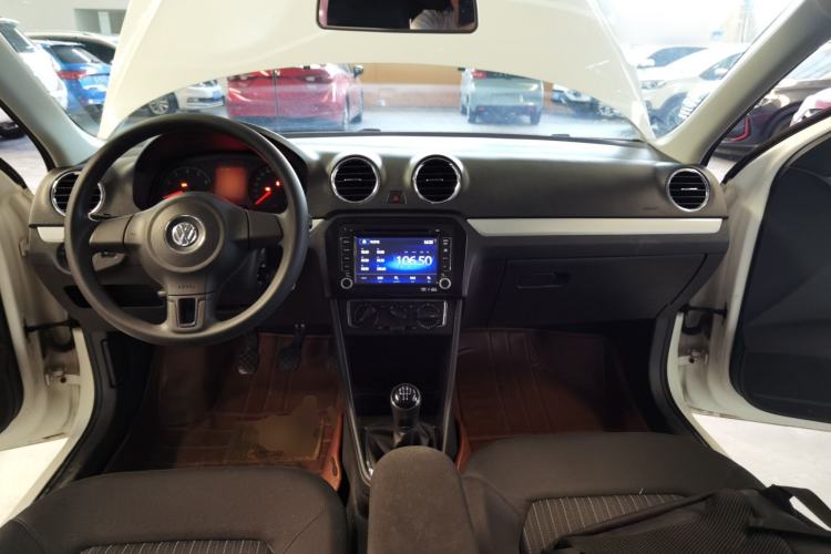 Used Volkswagen Jetta 2015 1.4L Manual Comfort Model Center Console